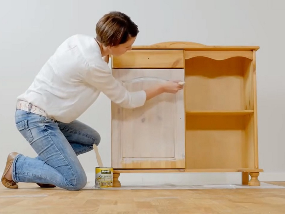 Белый воск для мебели из дерева