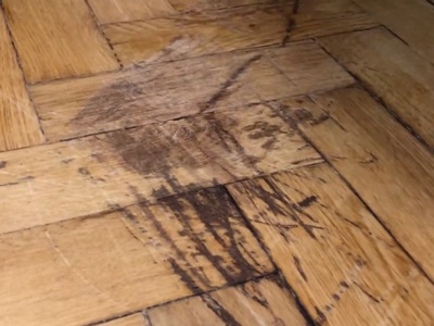 Удаление черных пятен на паркете