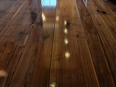 Сравниваем масло и лак – что выбрать?